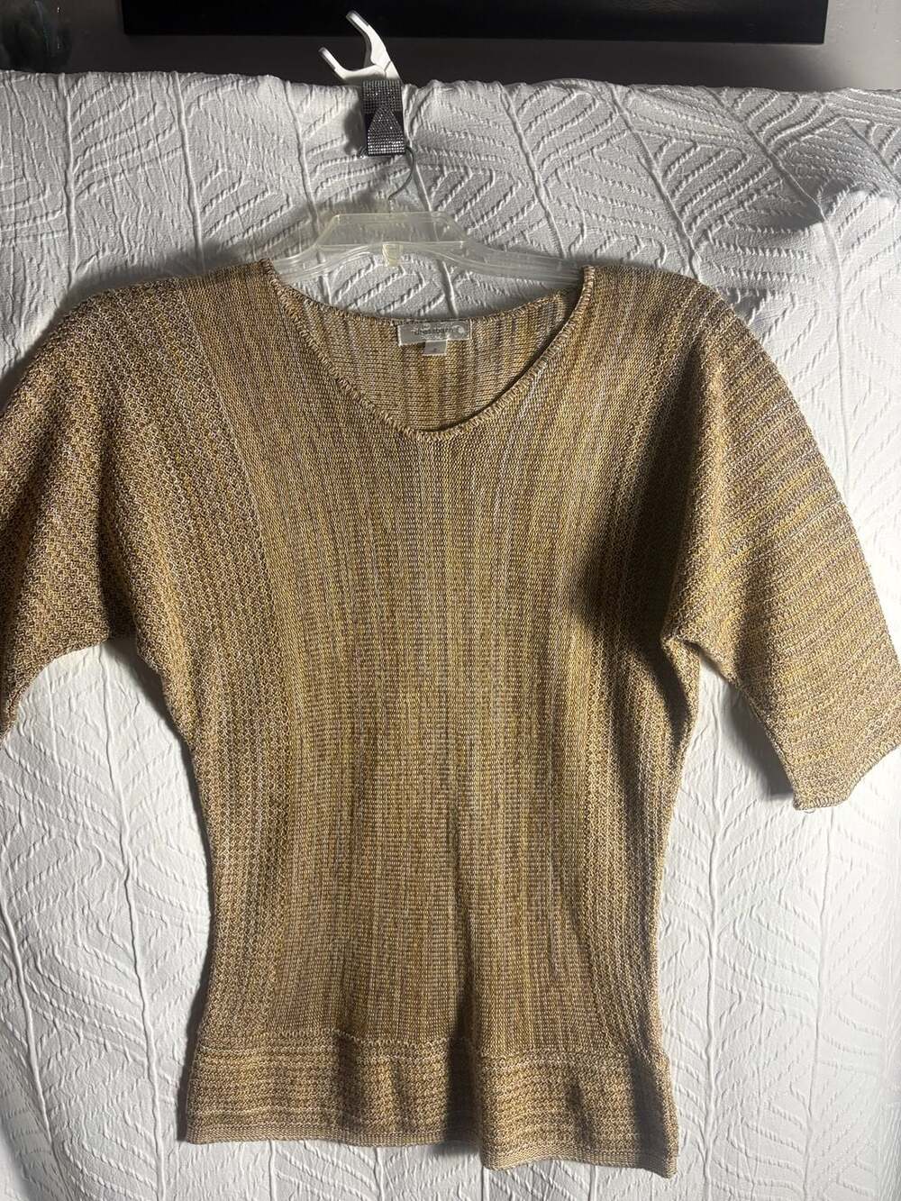 SUZELLE Gold Metallic Knit Sweater Top Blouse Scoop Neck S / M VTG Designer